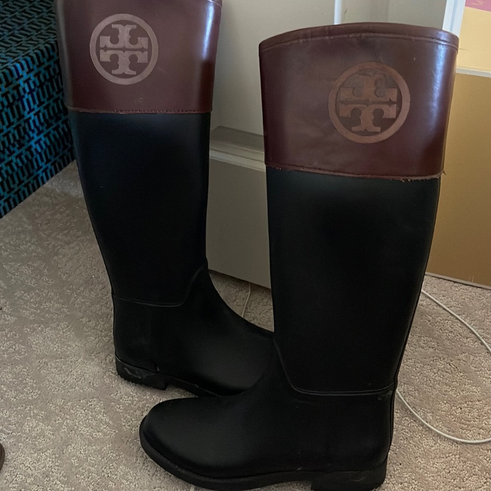 Tory Burch rain boot black size 7